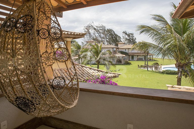 Linda casa em condomínio, pé na areia de Manguinhos