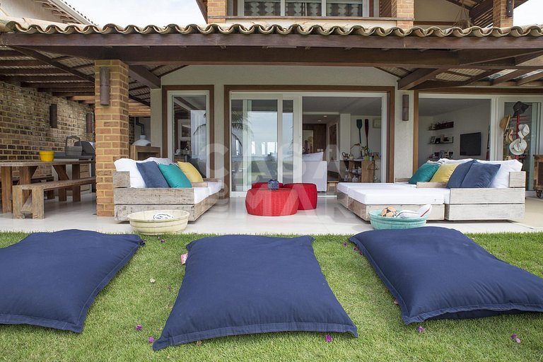 Linda casa em condomínio, pé na areia de Manguinhos