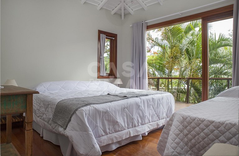 Spectacular house with five suites, with a privileged view o