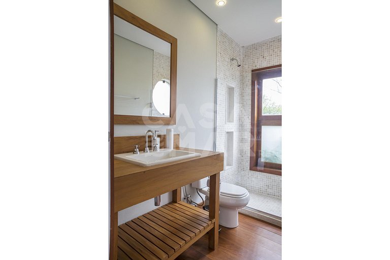 Spectacular house with five suites, with a privileged view o