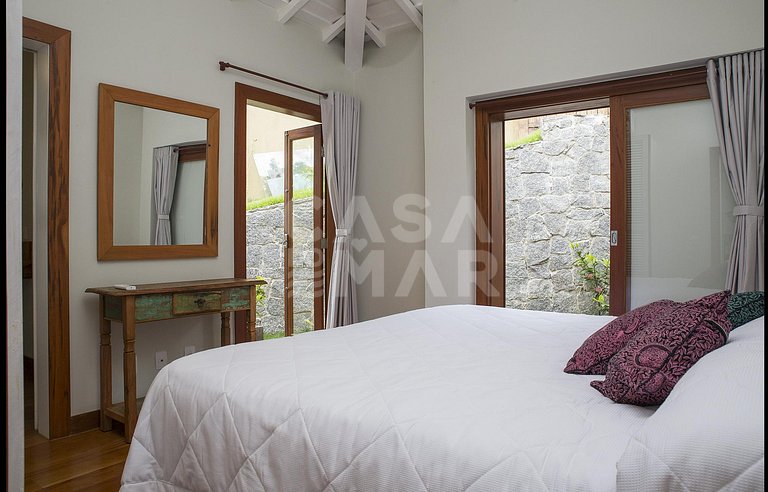 Espetacular casa com cinco suítes, com vista privilegiada pa