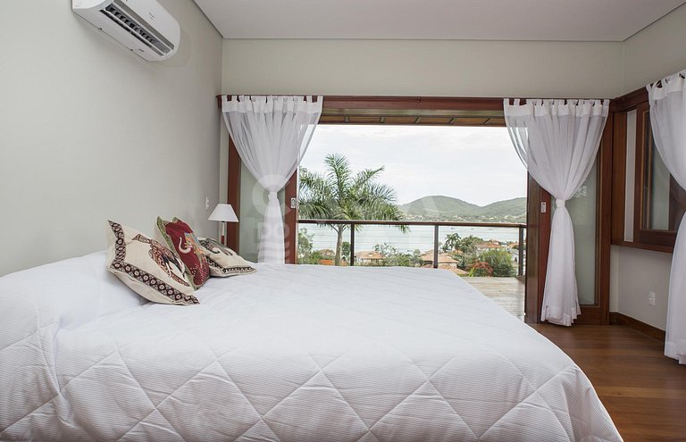 Espetacular casa com cinco suítes, com vista privilegiada pa