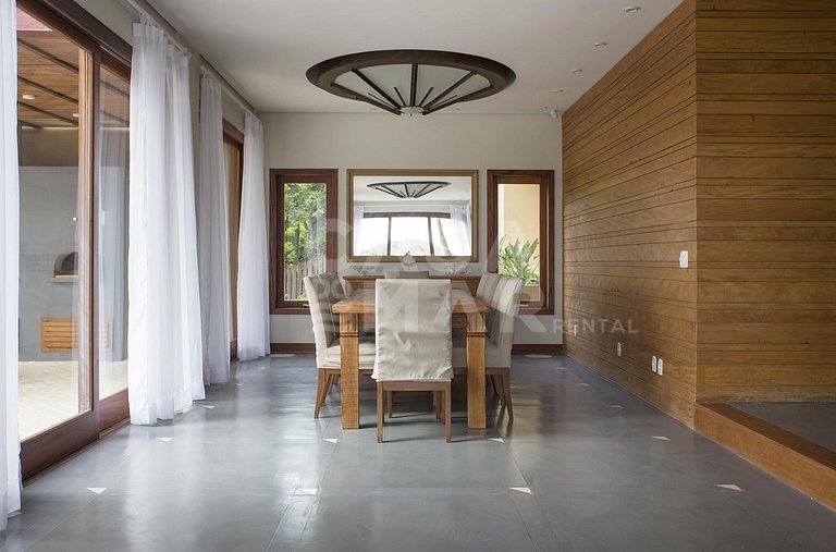 Espetacular casa com cinco suítes, com vista privilegiada pa