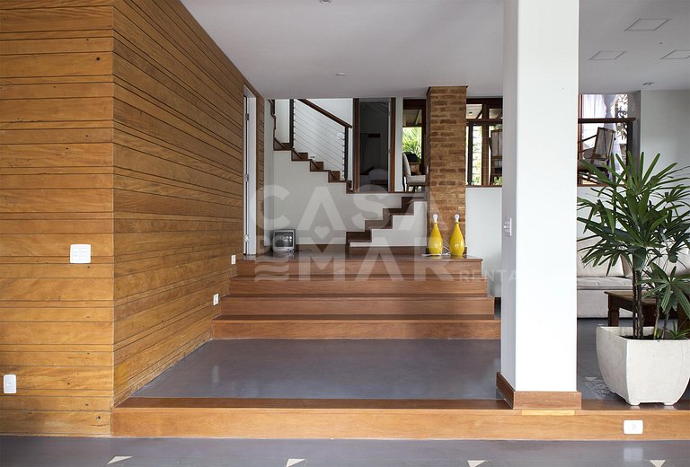 Espetacular casa com cinco suítes, com vista privilegiada pa