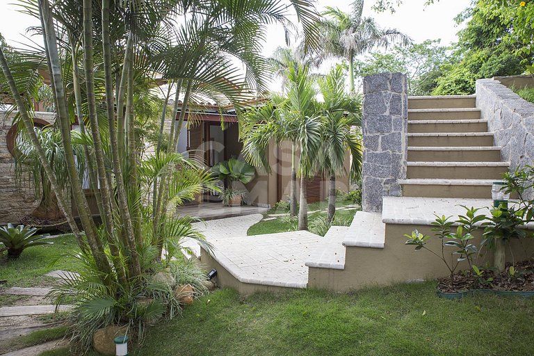 Espetacular casa com cinco suítes, com vista privilegiada pa