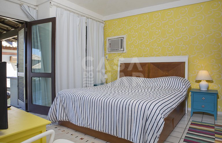 Linda casa com quatro quartos, de frente para o mar