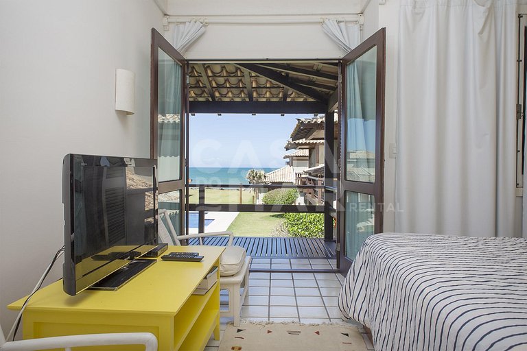 Linda casa com quatro quartos, de frente para o mar
