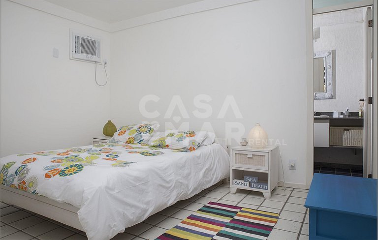 Linda casa com quatro quartos, de frente para o mar