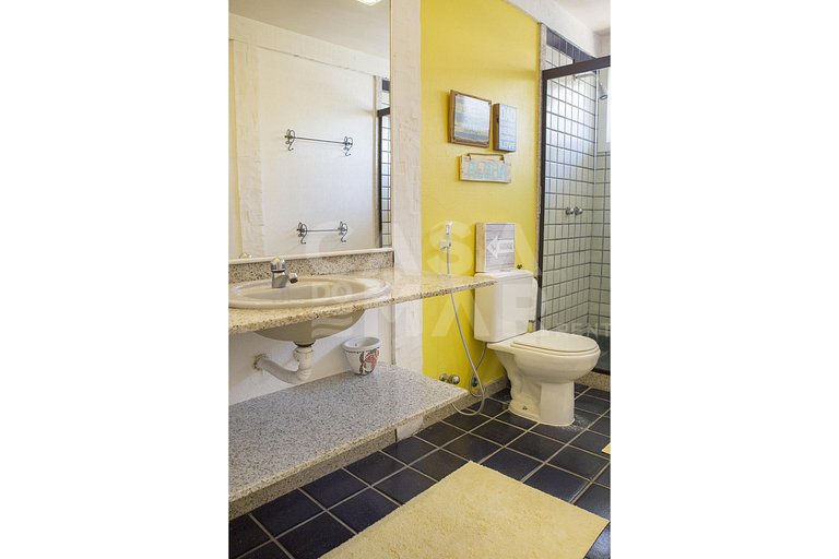 Linda casa com quatro quartos, em condomínio, de frente para