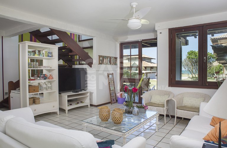 Beautiful house with four bedrooms, in a condominium, facing