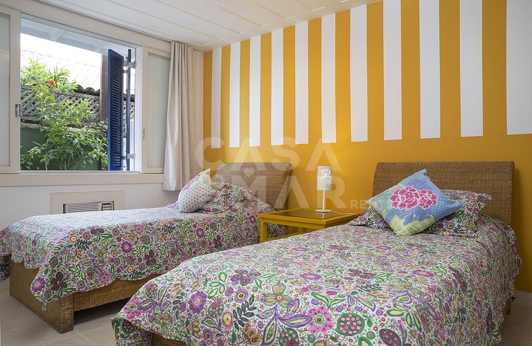casa com quatro suítes, condomínio, frente mar, piscina