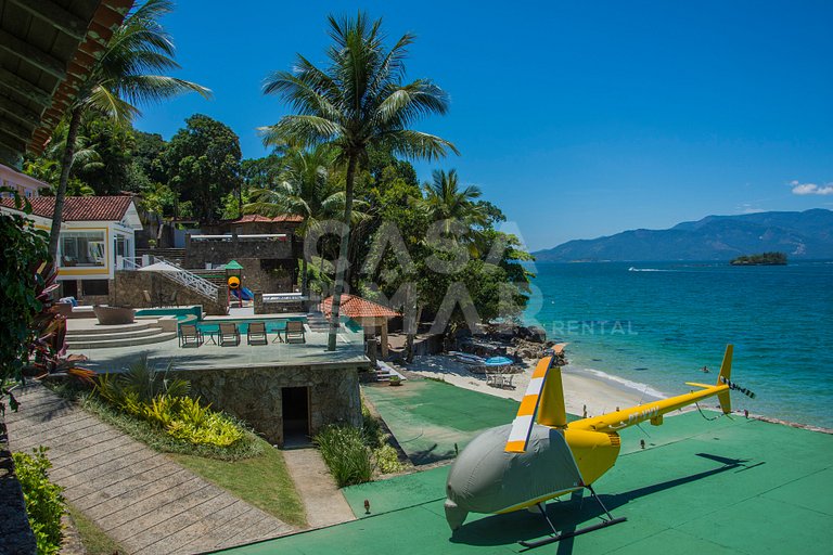 Beautiful villa with exclusive beach, seven suites in a cond