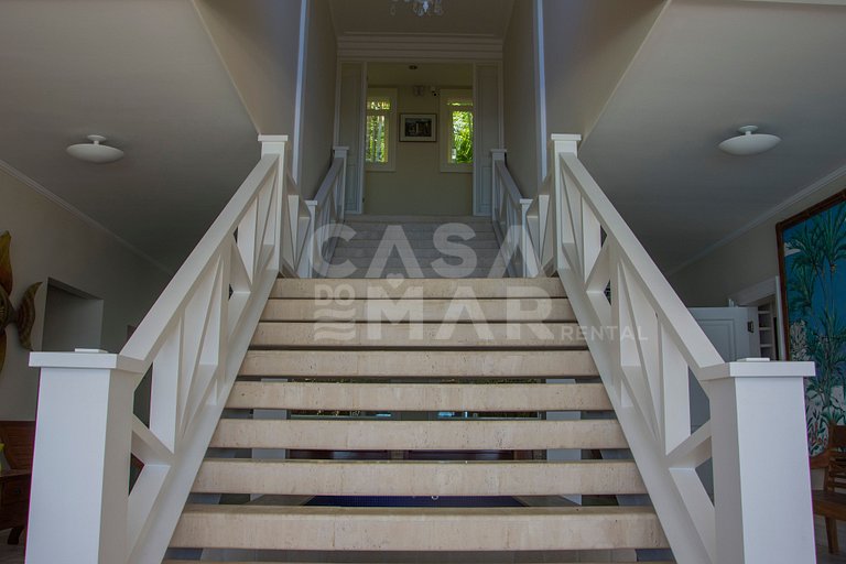 Beautiful villa with exclusive beach, seven suites in a cond
