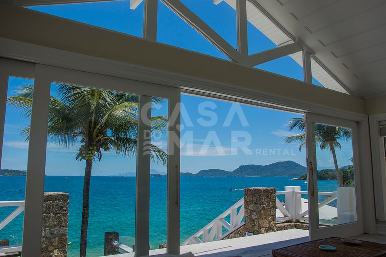 Beautiful villa with exclusive beach, seven suites in a cond