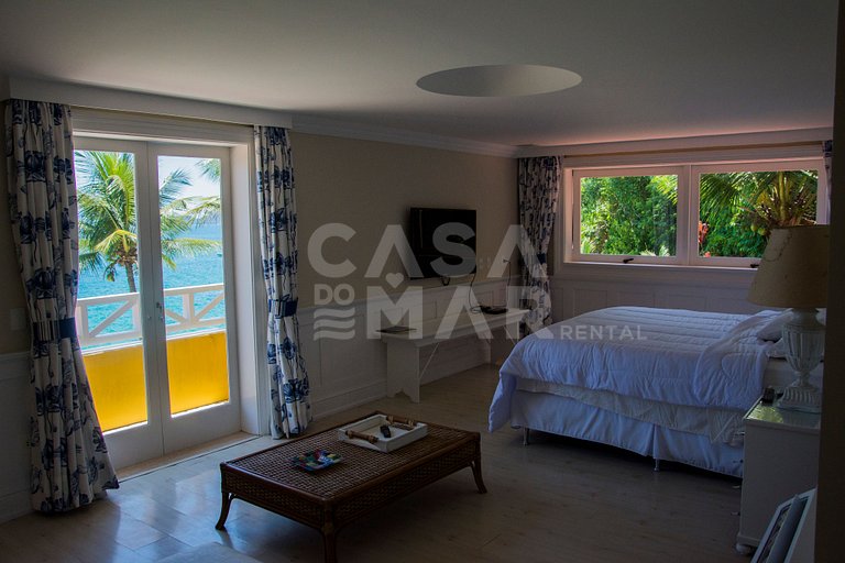Linda villa com praia exclusiva, nove suítes em condomínio