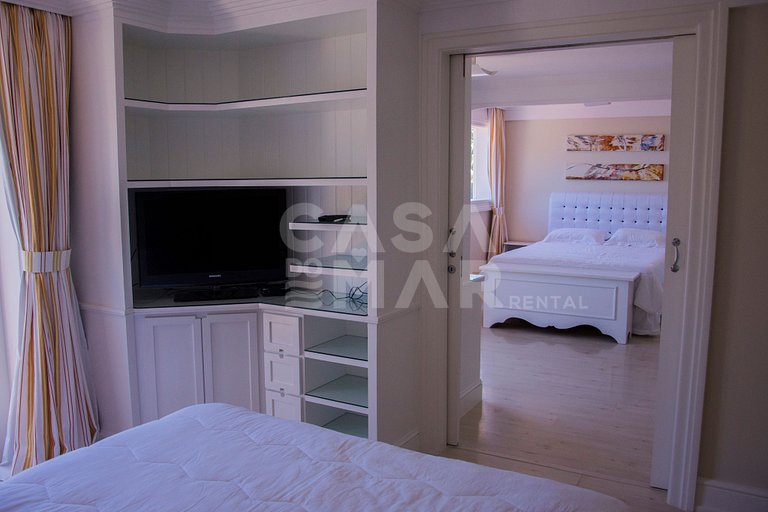 Linda villa com praia exclusiva, nove suítes em condomínio