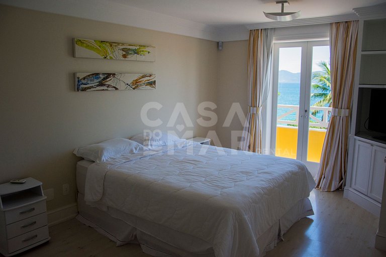 Linda villa com praia exclusiva, nove suítes em condomínio