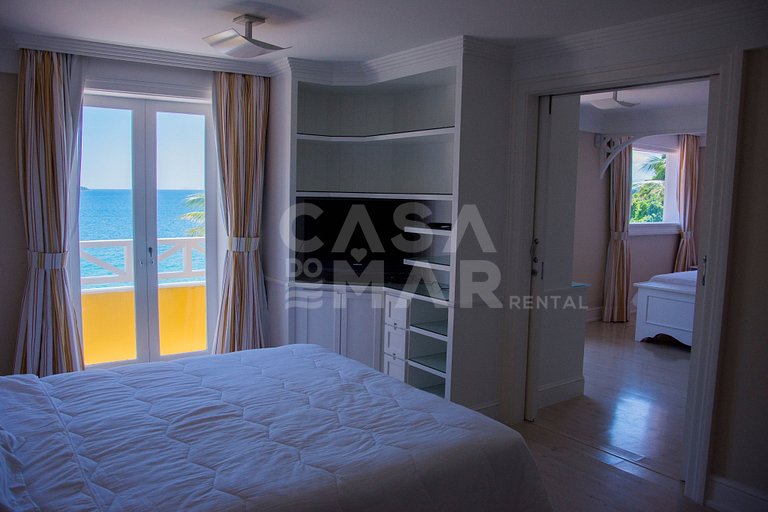 Linda villa com praia exclusiva, nove suítes em condomínio
