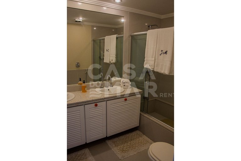 Beautiful villa with exclusive beach, seven suites in a cond
