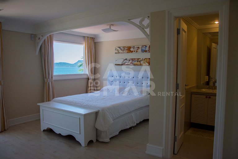 Linda villa com praia exclusiva, nove suítes em condomínio