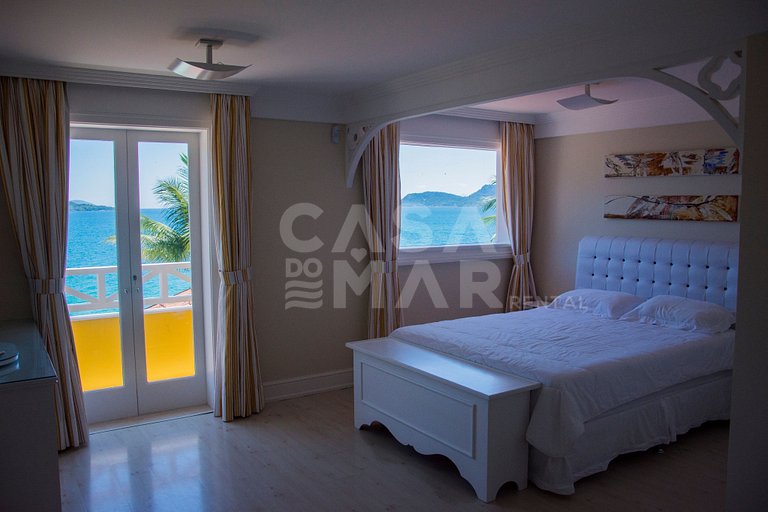 Linda villa com praia exclusiva, nove suítes em condomínio