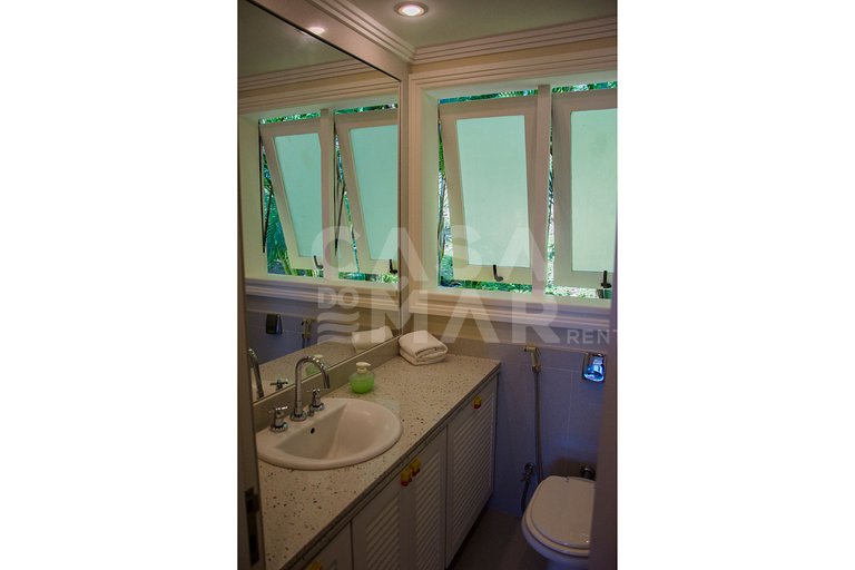 Beautiful villa with exclusive beach, seven suites in a cond