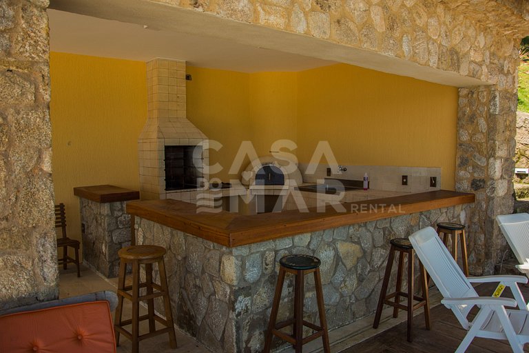 Beautiful villa with exclusive beach, seven suites in a cond