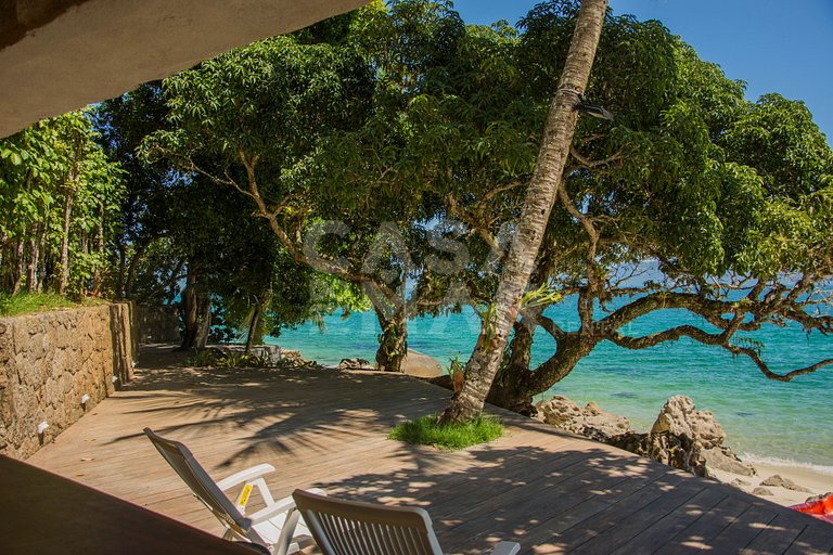 Linda villa com praia exclusiva, nove suítes em condomínio