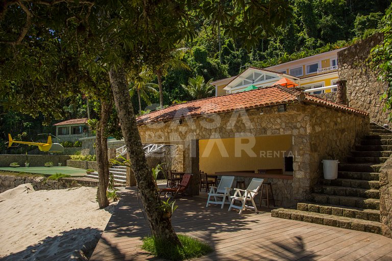 Linda villa com praia exclusiva, nove suítes em condomínio