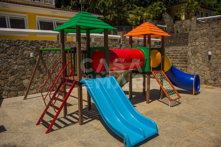 Linda villa com praia exclusiva, nove suítes em condomínio