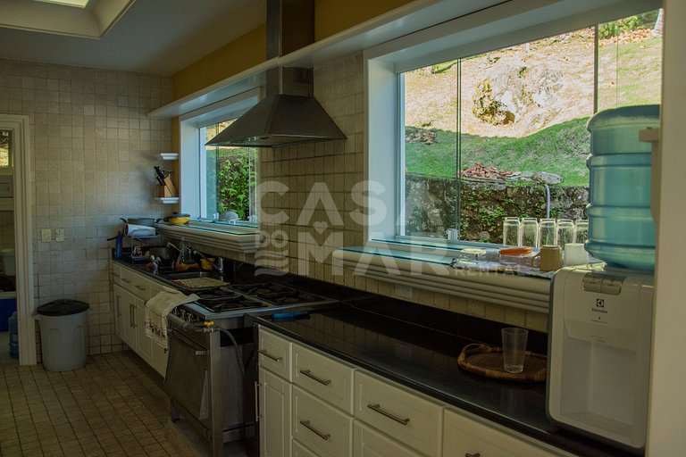 Beautiful villa with exclusive beach, seven suites in a cond