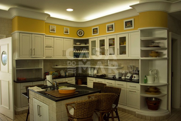 Beautiful villa with exclusive beach, seven suites in a cond