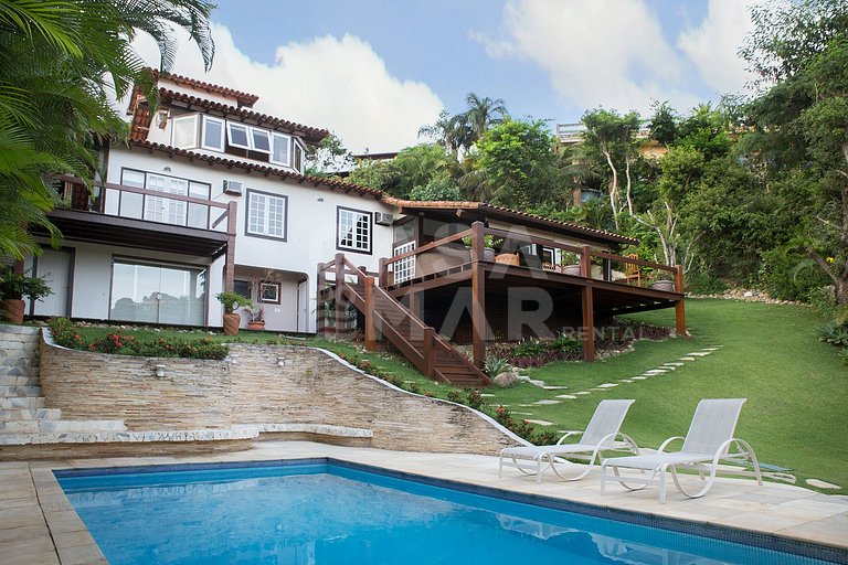 Casa com seis suítes, Geribá, em condomínio frente mar