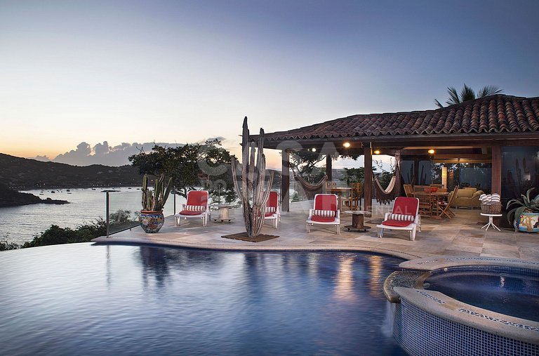 Beautiful house, on the coast of Ferradura, with spectacular