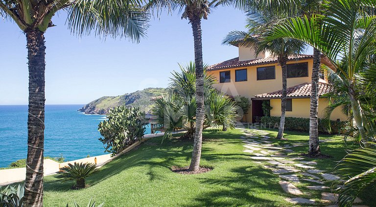 Linda casa, no costão da Ferradura, com vista espetacular