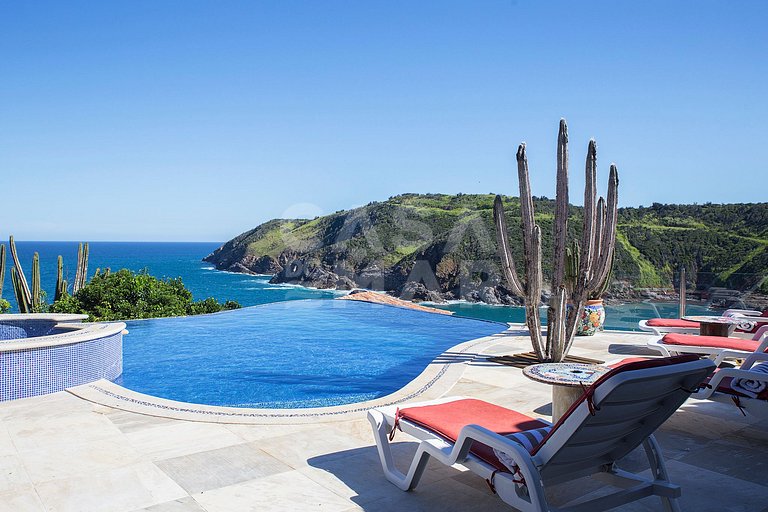 Linda casa, no costão da Ferradura, com vista espetacular