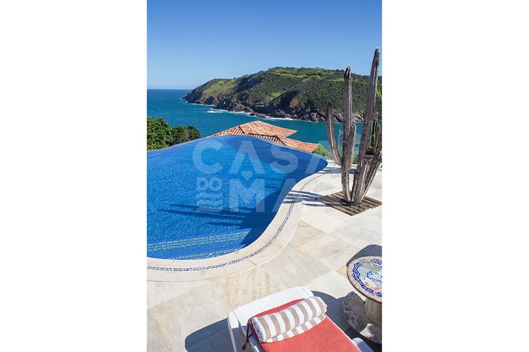 Beautiful house, on the coast of Ferradura, with spectacular