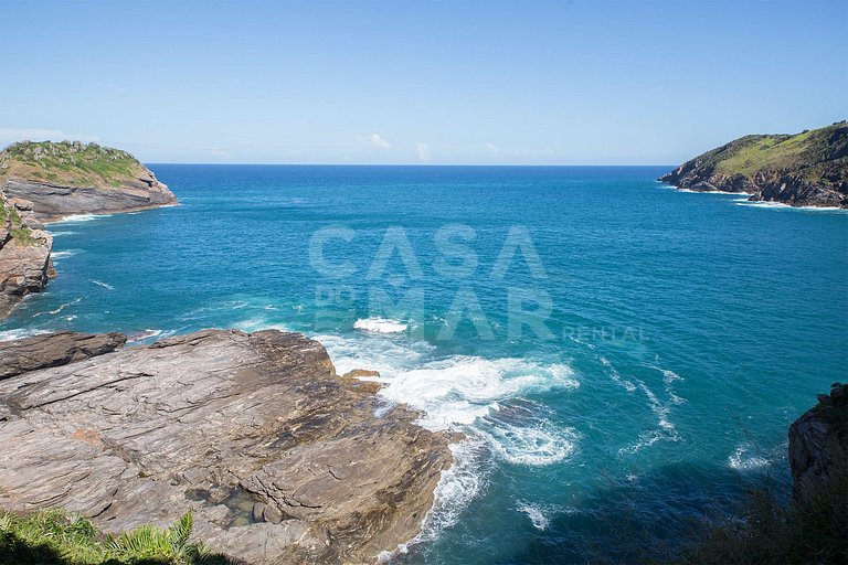 Linda casa, no costão da Ferradura, com vista espetacular