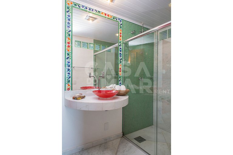 Beautiful house, on the coast of Ferradura, with spectacular