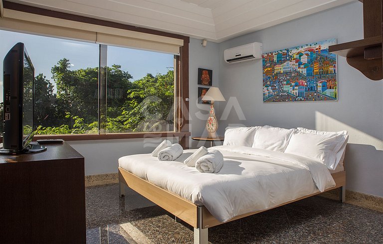 Linda casa, no costão da Ferradura, com vista espetacular