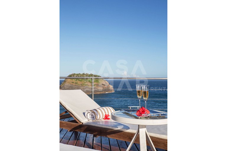 Linda casa, no costão da Ferradura, com vista espetacular
