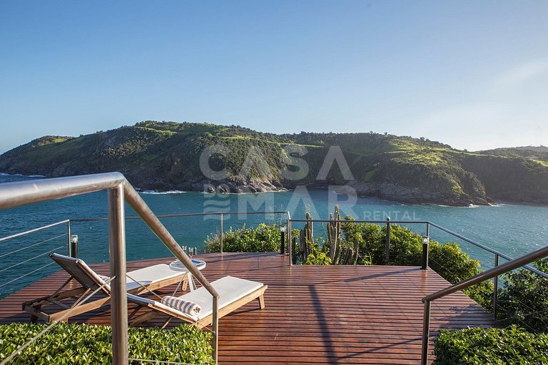 Linda casa, no costão da Ferradura, com vista espetacular