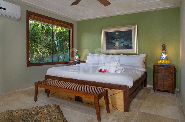 Beautiful house, on the coast of Ferradura, with spectacular