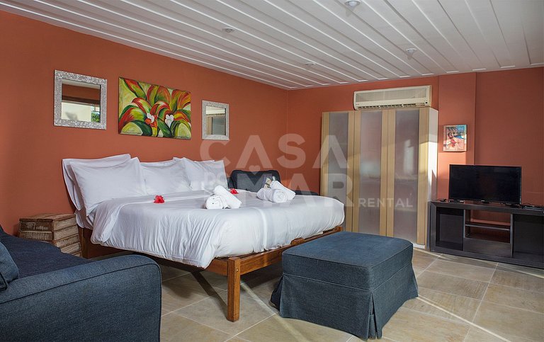 Beautiful house, on the coast of Ferradura, with spectacular