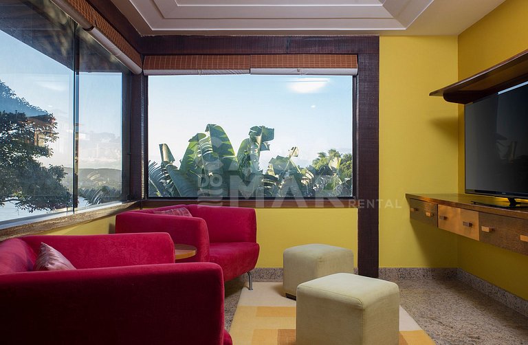Beautiful house, on the coast of Ferradura, with spectacular