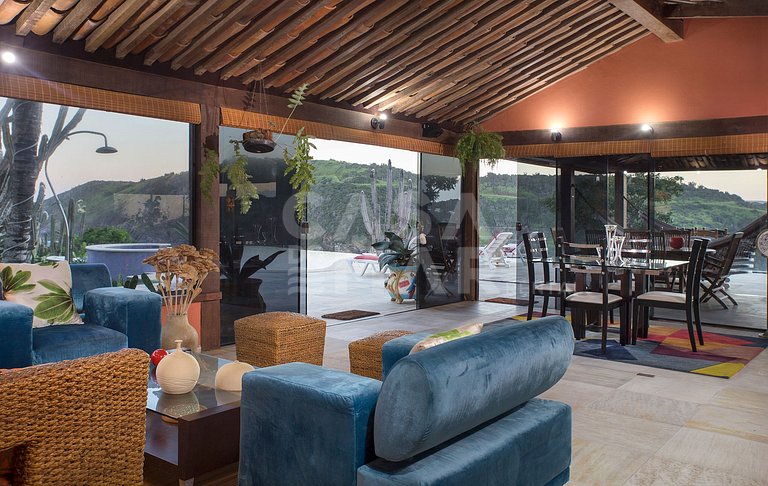 Linda casa, no costão da Ferradura, com vista espetacular