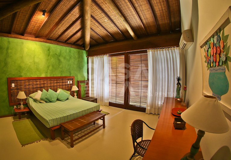 Linda casa com quatro suítes completíssima, em condomínio pr