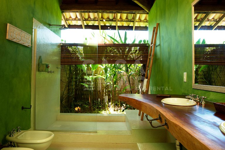 Linda casa com quatro suítes completíssima, em condomínio pr
