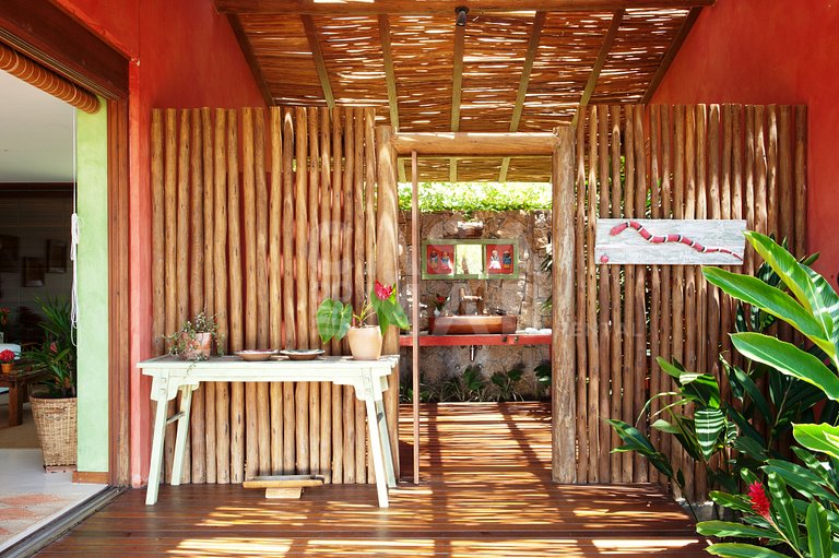 Linda casa com quatro suítes completíssima, em condomínio pr