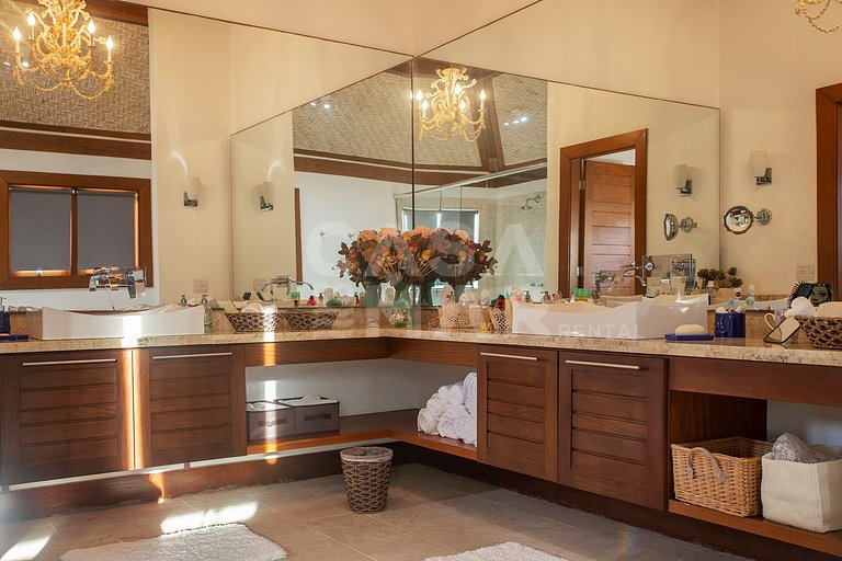 Beautiful Villa with nine large suites, standing on the sand